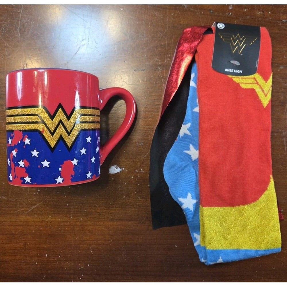 Wonder Woman Lot Mug & Cape Socks Knee High Glitter Silver Buffalo Bioworld Gift
